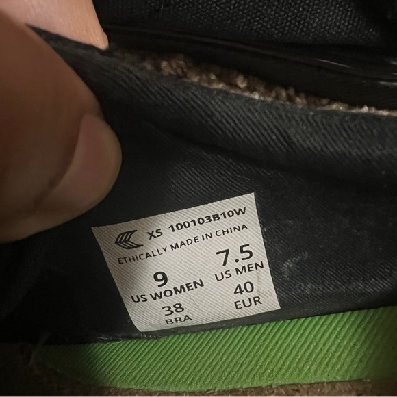 Cariuma OCA Low All Black Canvas Sneaker Unisex 7.5 Men 9 Women - Picture 9 of 9